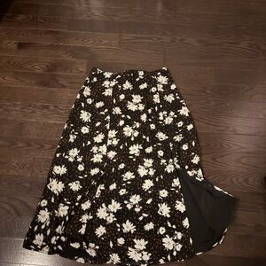 Lulu's Large Black and White Floral Midi Skirt (NWT)